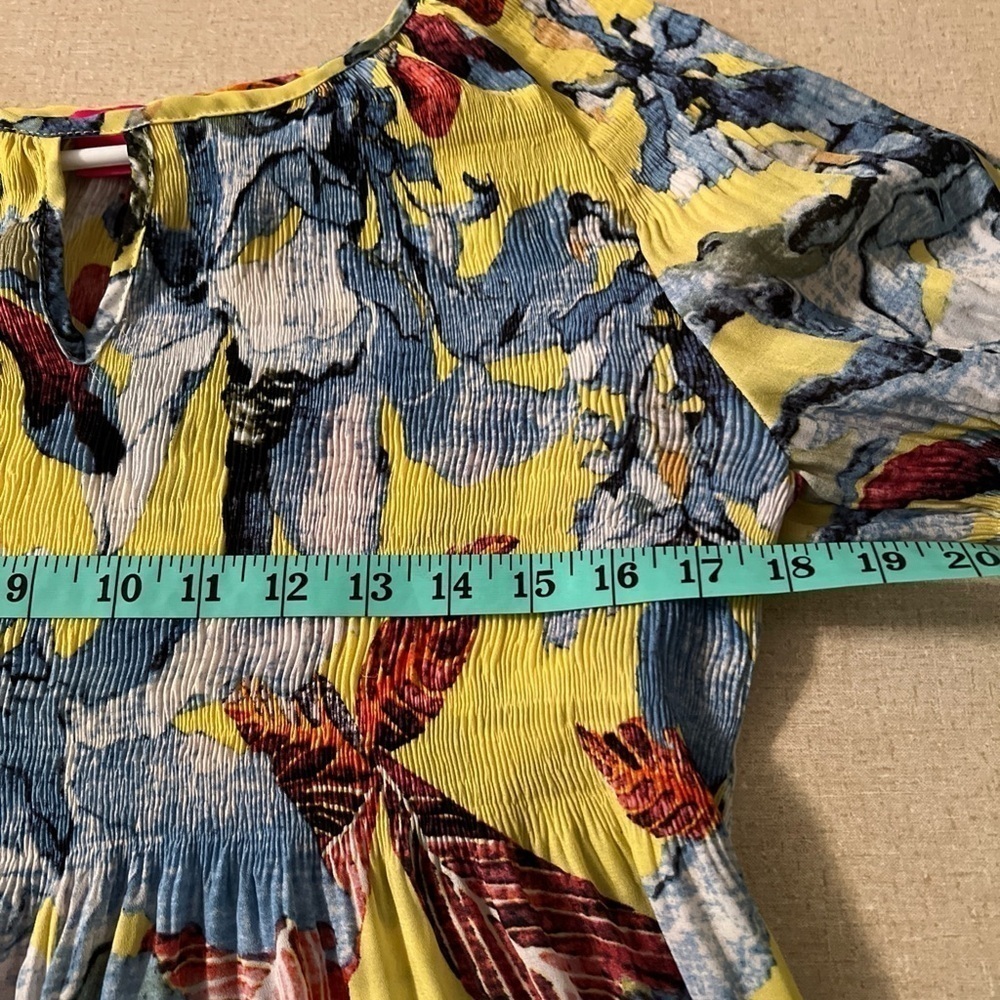 Sunny Leigh Women's Size L Key Hole Crinkle 3/4 Bell Sleeve Top Tunic Blouse - Picture 6 of 7